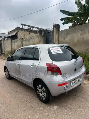 Toyota Vitz 1.3 FWD 3dr 2010 Silver