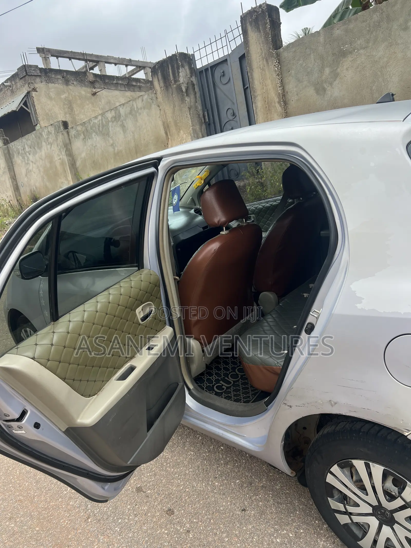 Toyota Vitz 1.3 FWD 3dr 2010 Silver