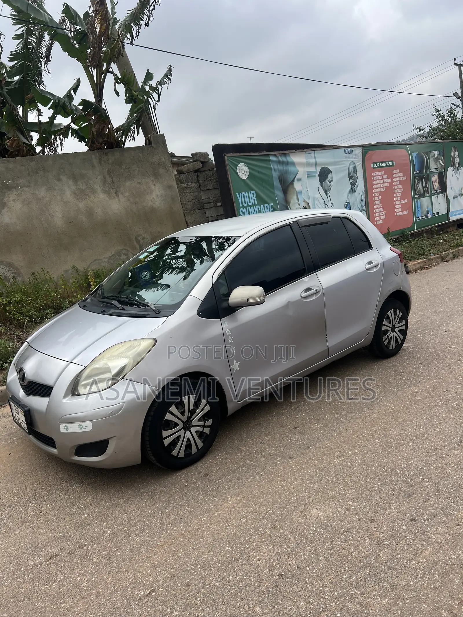 Toyota Vitz 1.3 FWD 3dr 2010 Silver