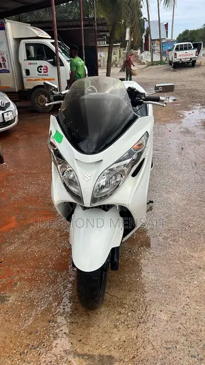 Suzuki Burgman 2011 White