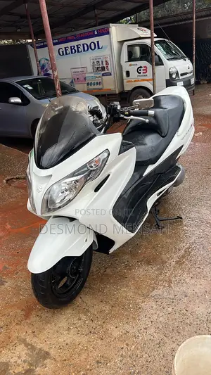 Suzuki Burgman 2011 White