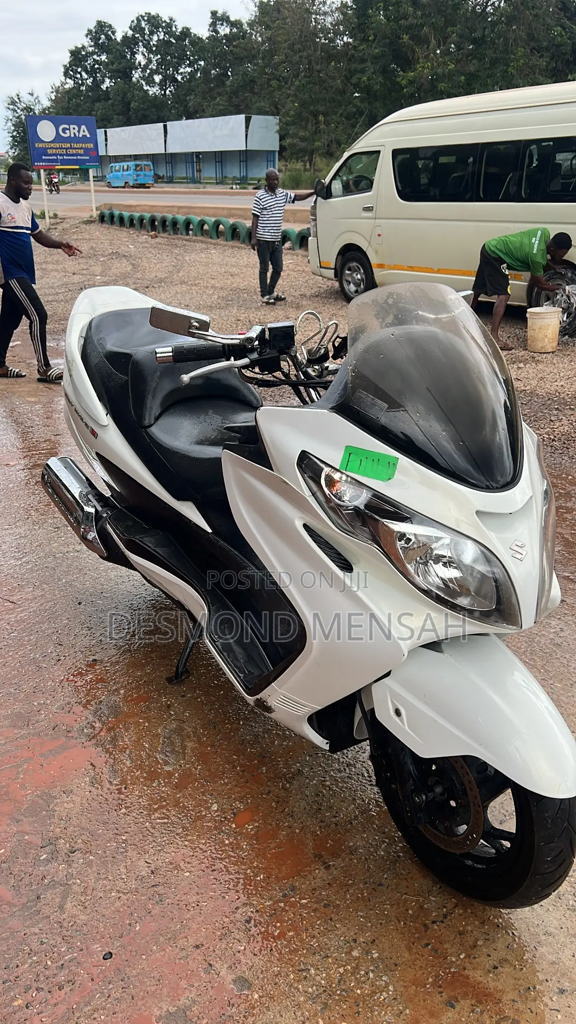 Suzuki Burgman 2011 White