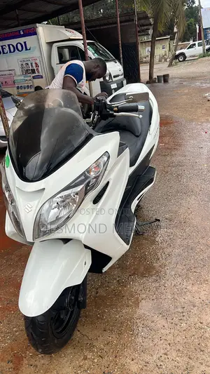 Suzuki Burgman 2011 White