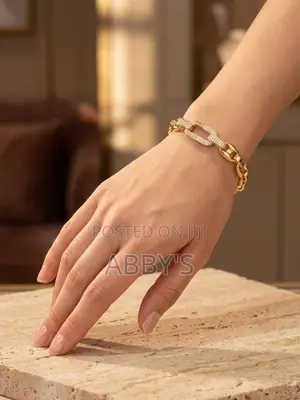 Golden Luxe Chain Bracelet