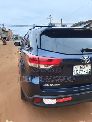 Toyota Highlander SE 2019 Blue