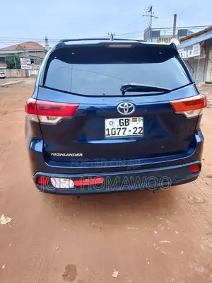 Toyota Highlander SE 2019 Blue