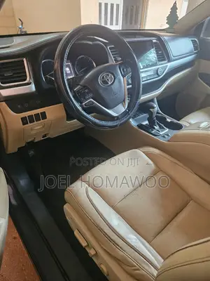 Toyota Highlander SE 2019 Blue