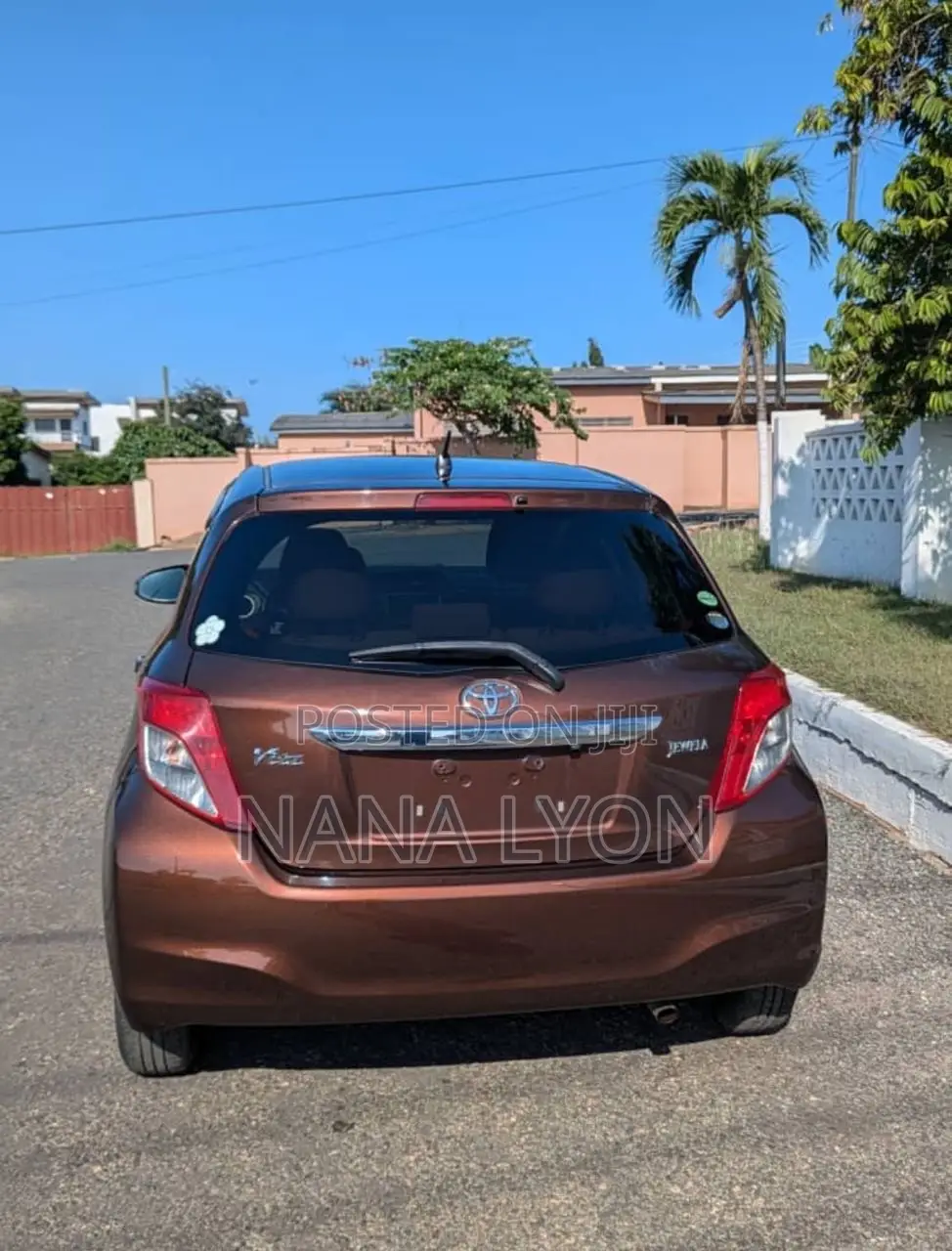 Toyota Vitz 1.3 FWD 5dr 2013 Brown