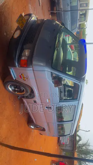 Nissan Caravan (Urvan) 1999 Silver