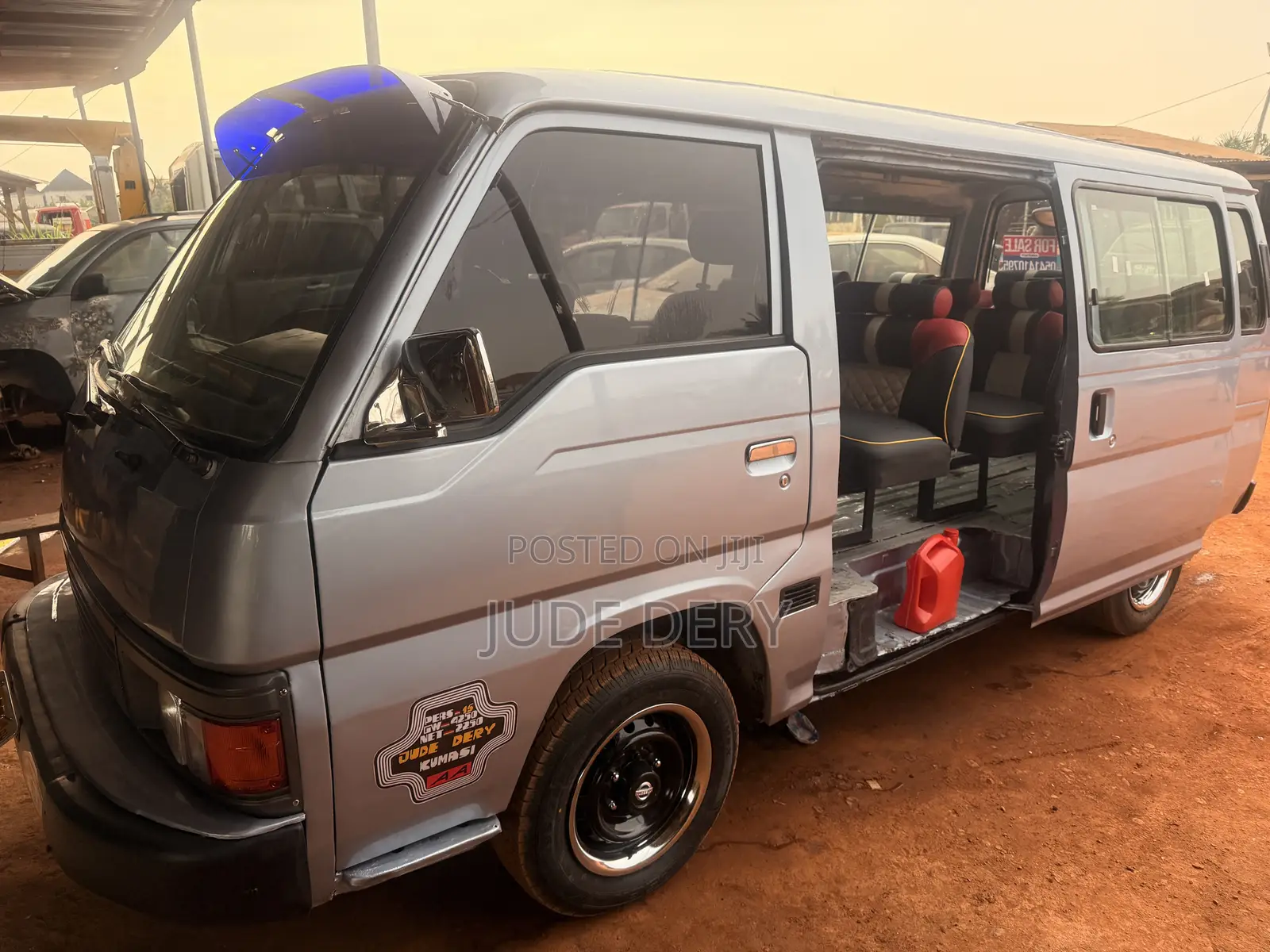 Nissan Caravan (Urvan) 1999 Silver