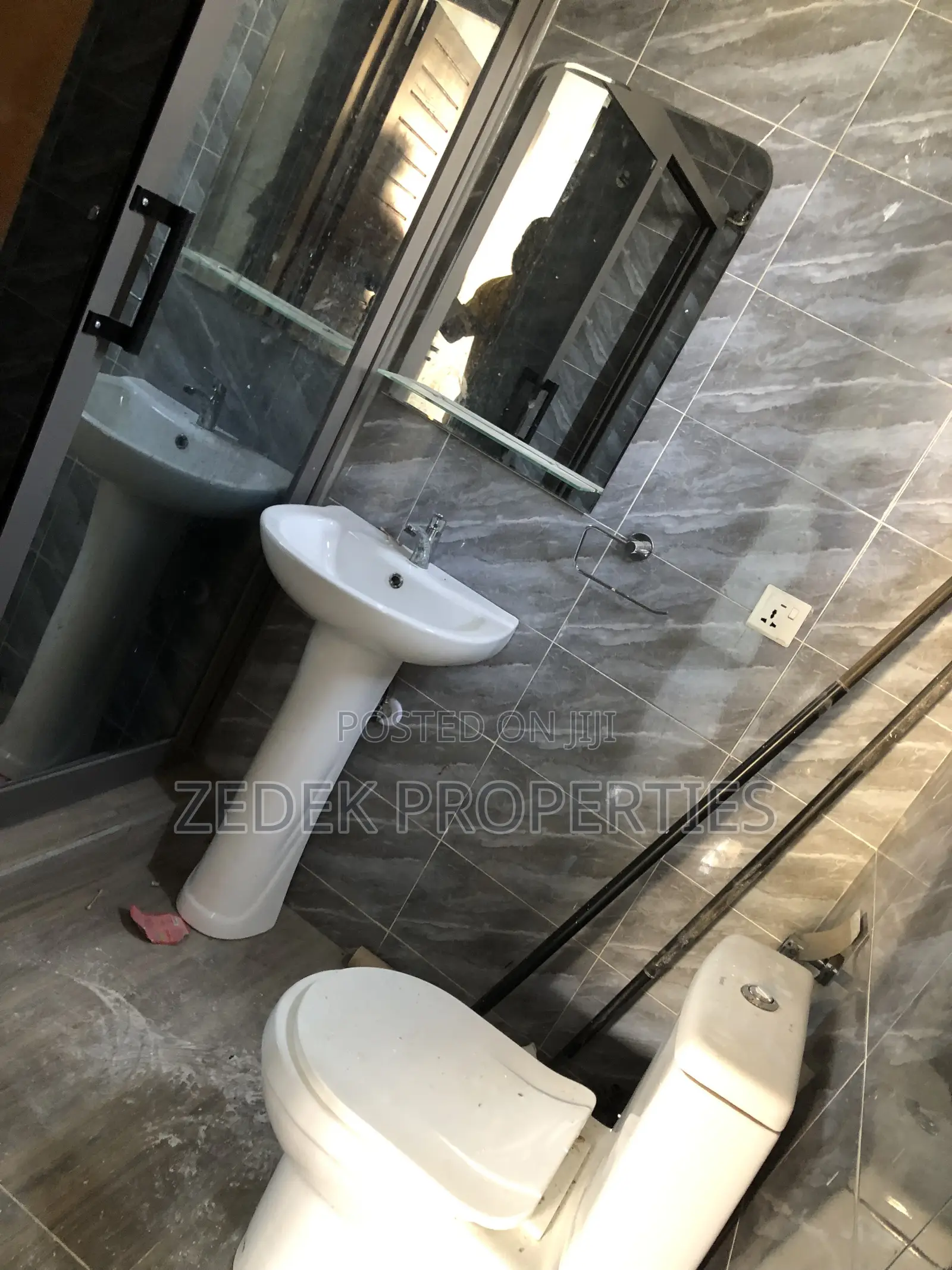 2bdrm Apartment in Kwabenya Acp Road, Ashomang Estate for rent