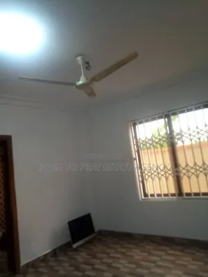 7bdrm House in Born To Pray Estate, Ejisu-Juaben Municipal for sale