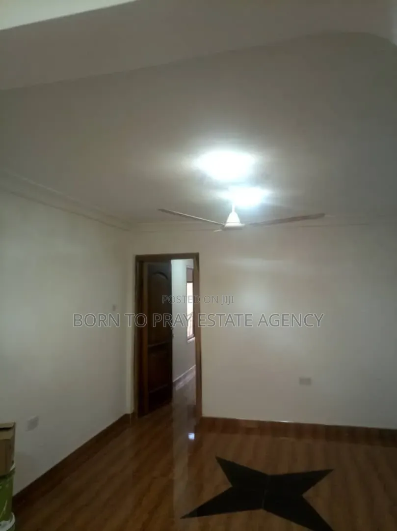 7bdrm House in Born To Pray Estate, Ejisu-Juaben Municipal for sale
