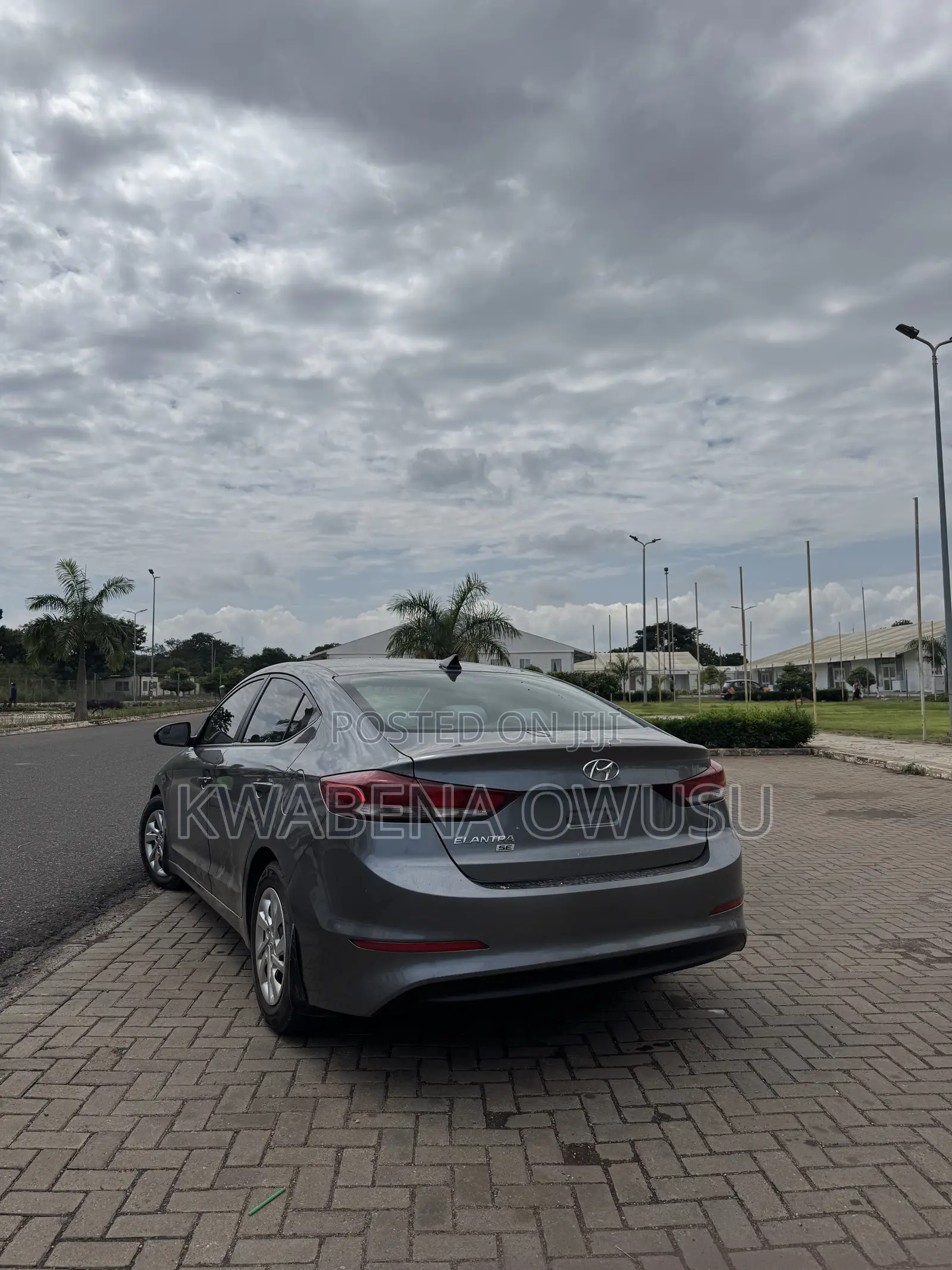 Hyundai Elantra SE Sedan FWD (2.0L 4cyl 6M) 2017 Gray