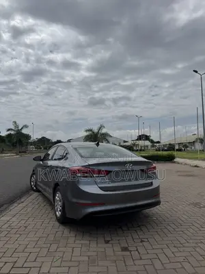 Hyundai Elantra SE Sedan FWD (2.0L 4cyl 6M) 2017 Gray