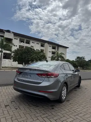 Hyundai Elantra SE Sedan FWD (2.0L 4cyl 6M) 2017 Gray