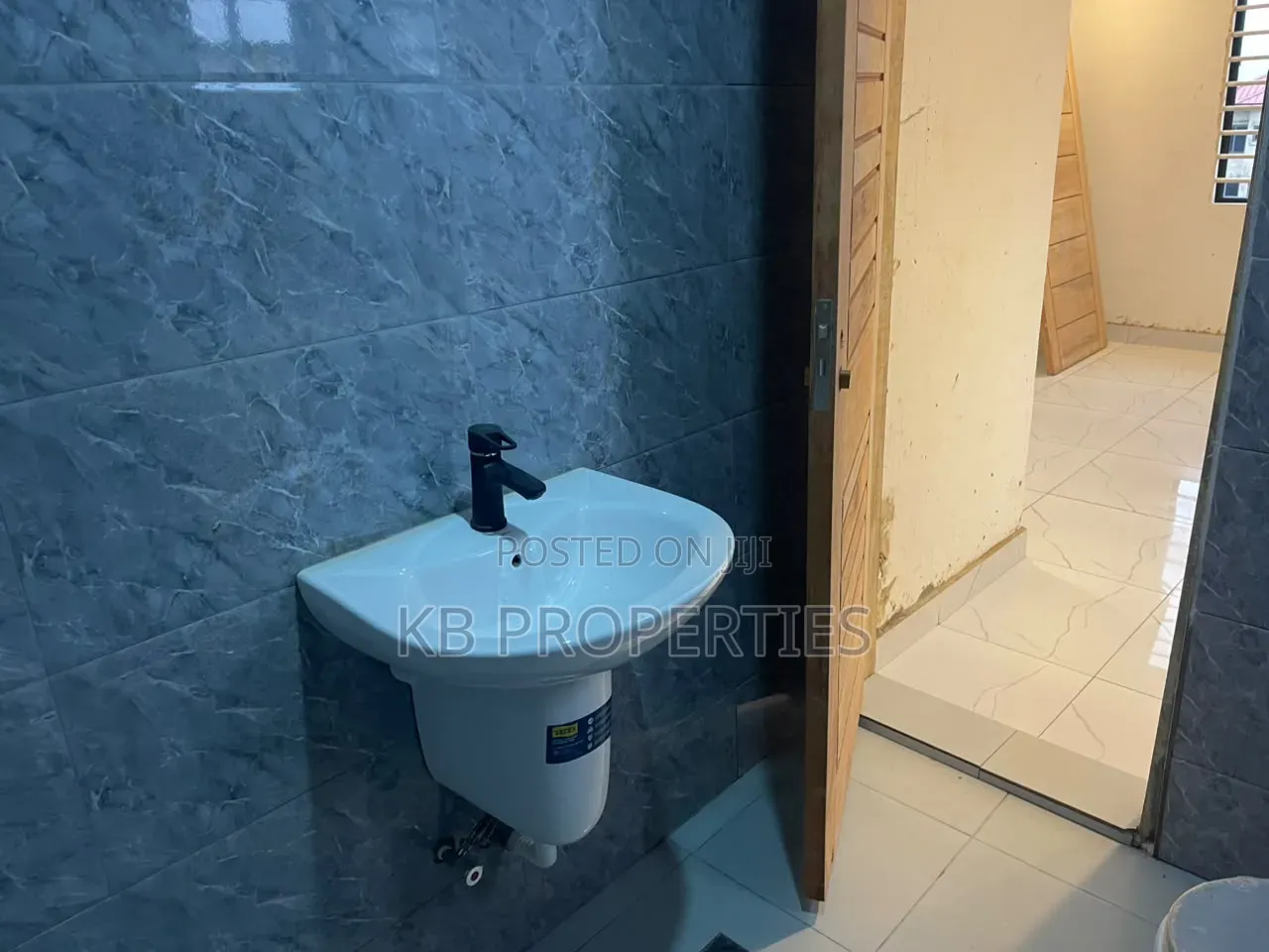 3bdrm House in Kb Properties, Lashibi for sale