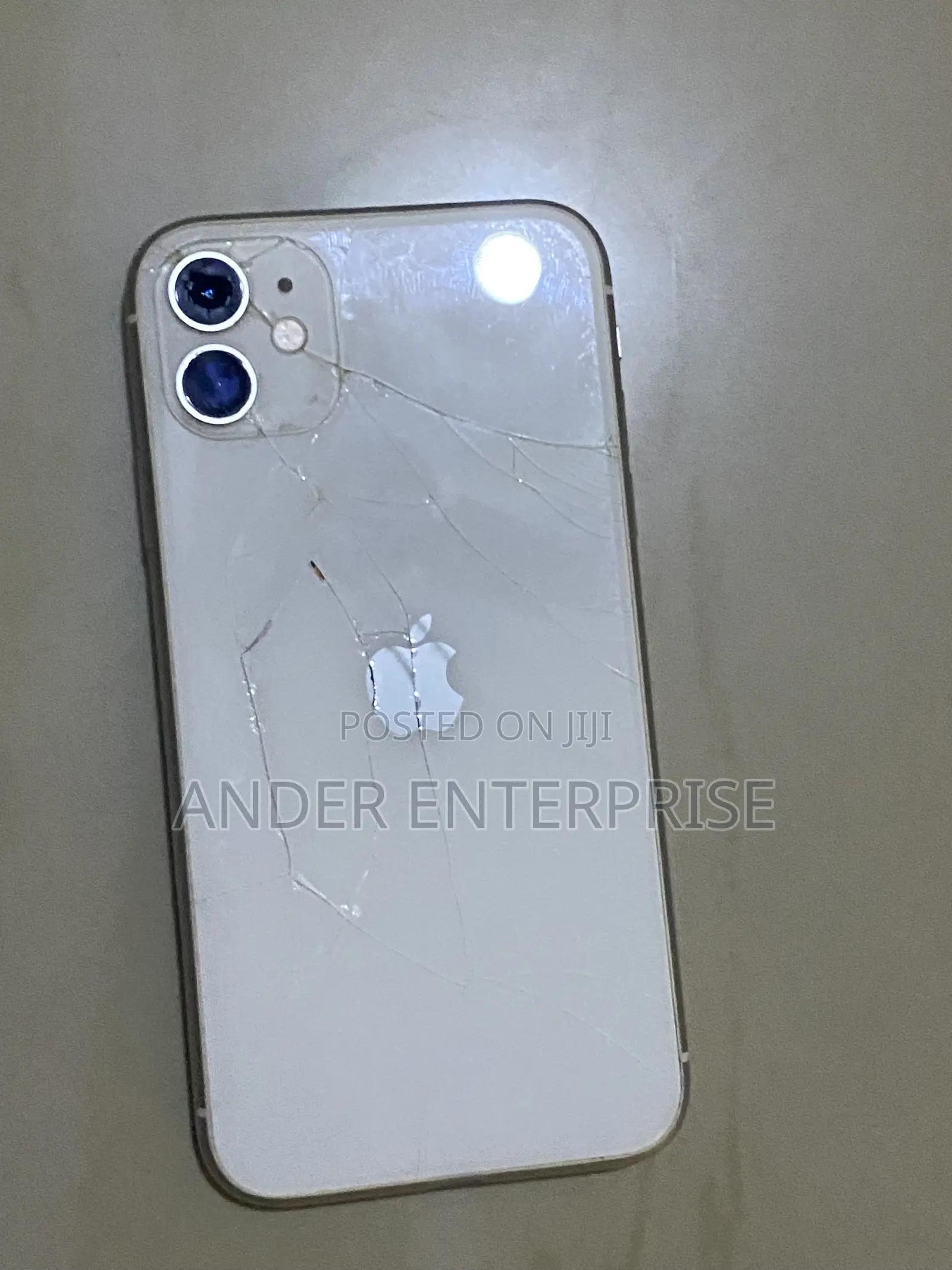 Apple iPhone 11 64 GB White