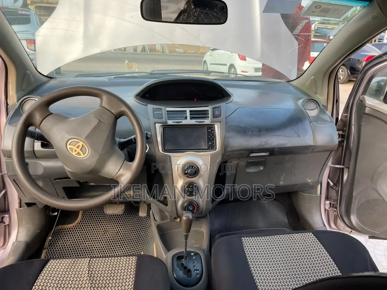 Toyota Vitz 2010 Beige