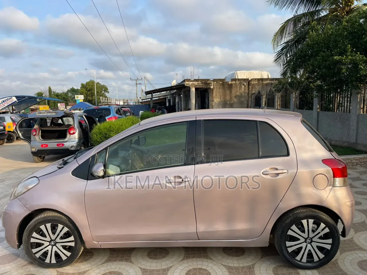 Toyota Vitz 2010 Beige