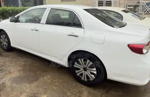 Toyota Corolla LE 4dr Sedan (1.8L 4cyl 4A) 2011 White