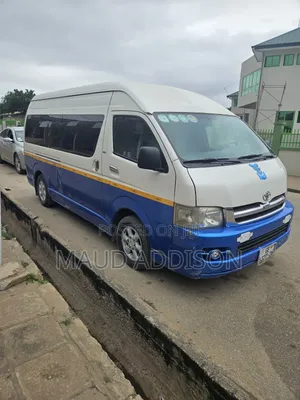 Toyota HiAce 2006 White