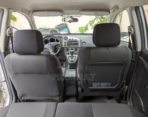 Pontiac Vibe 2008 Off white