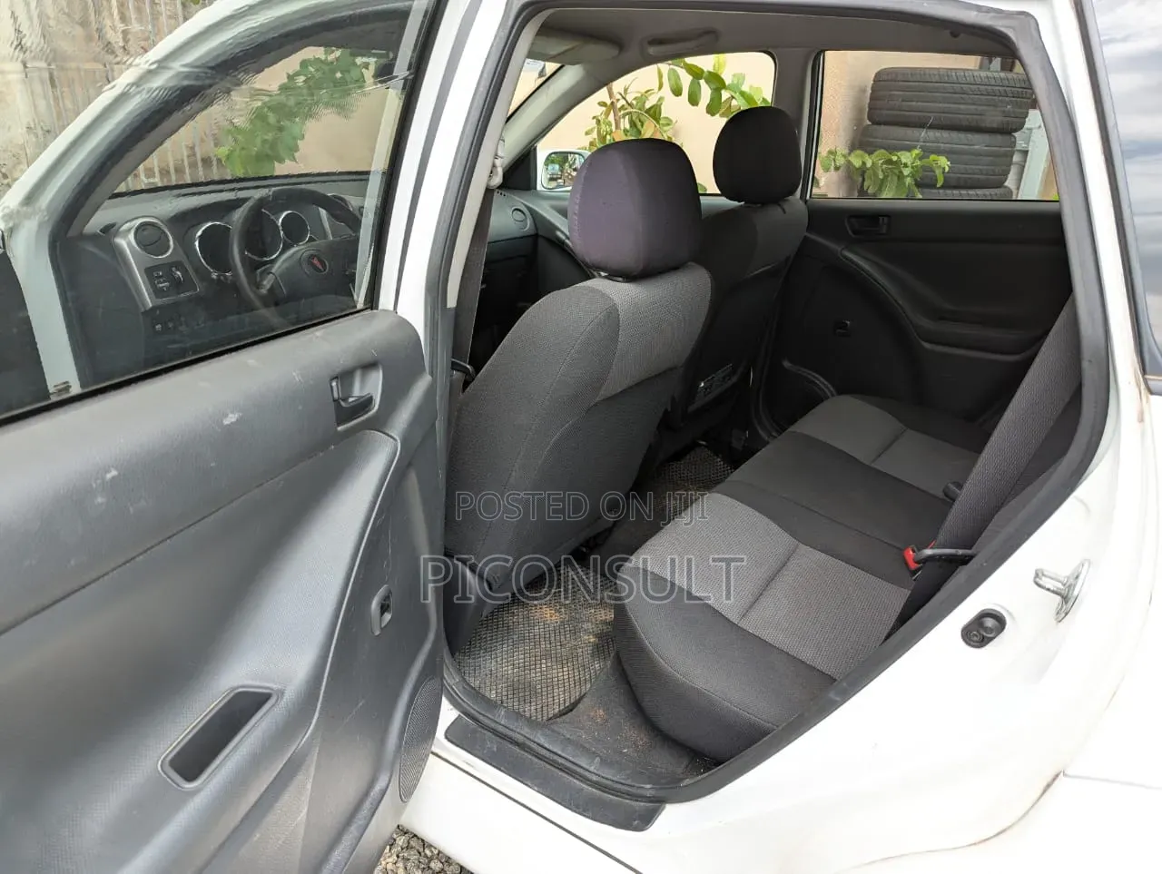 Pontiac Vibe 2008 Off white