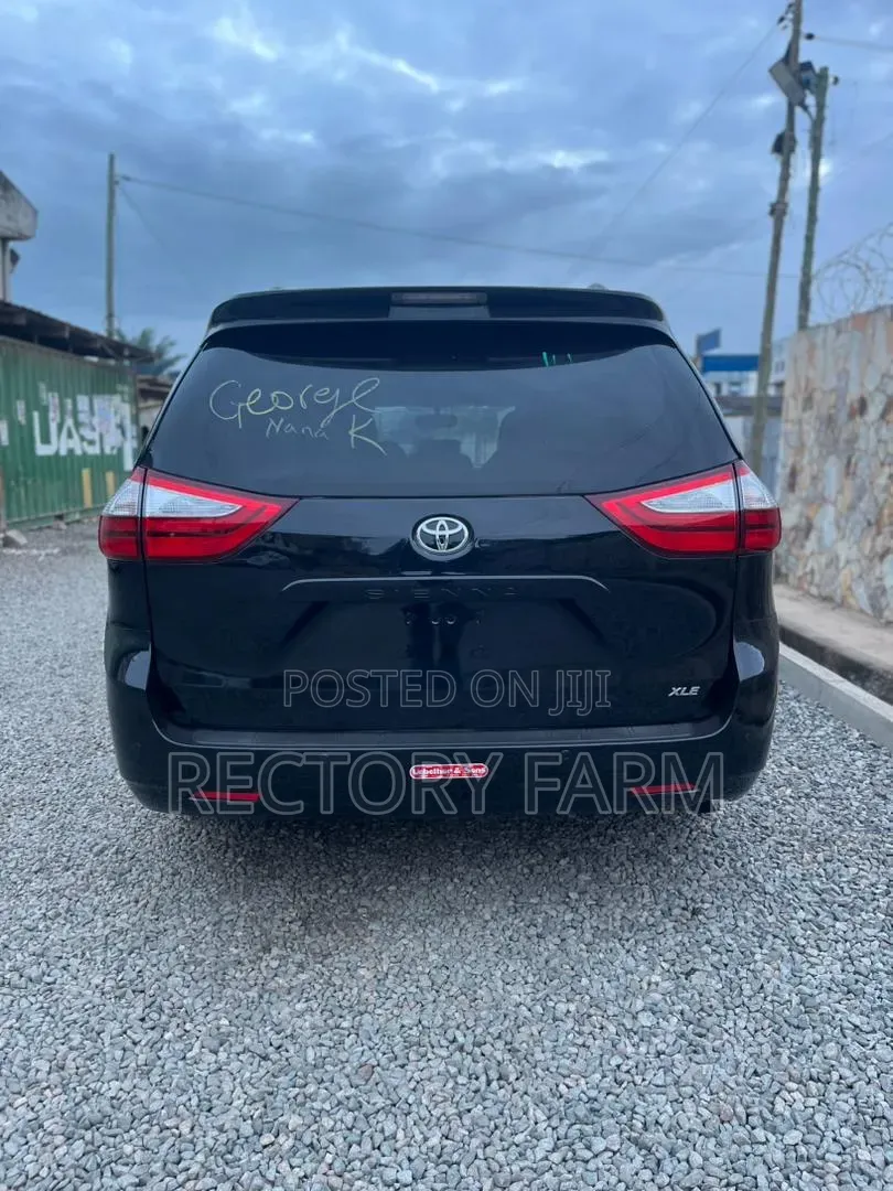 Toyota Sienna 2018 Black