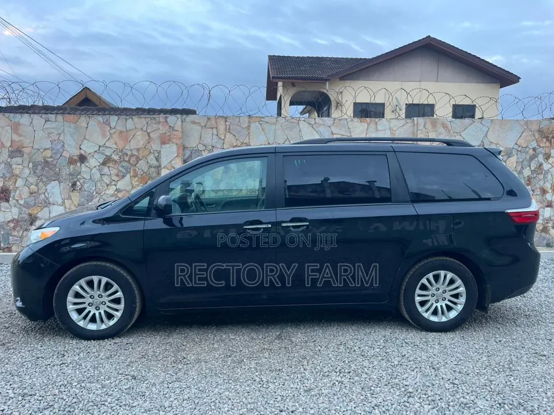 Toyota Sienna 2018 Black