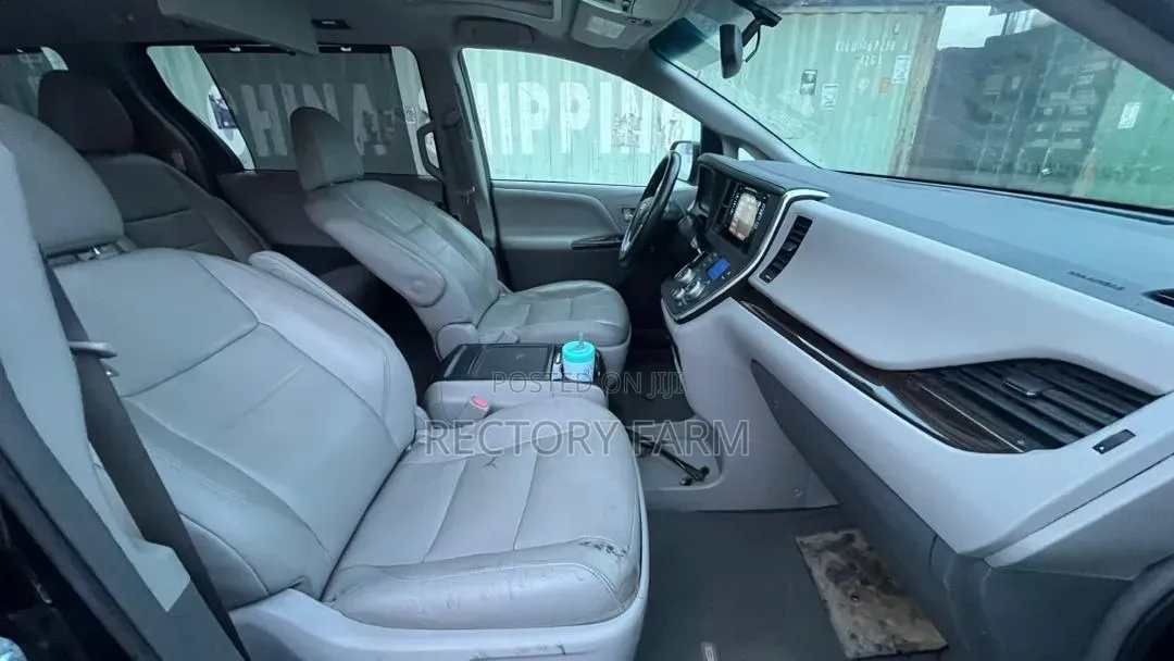 Toyota Sienna 2018 Black