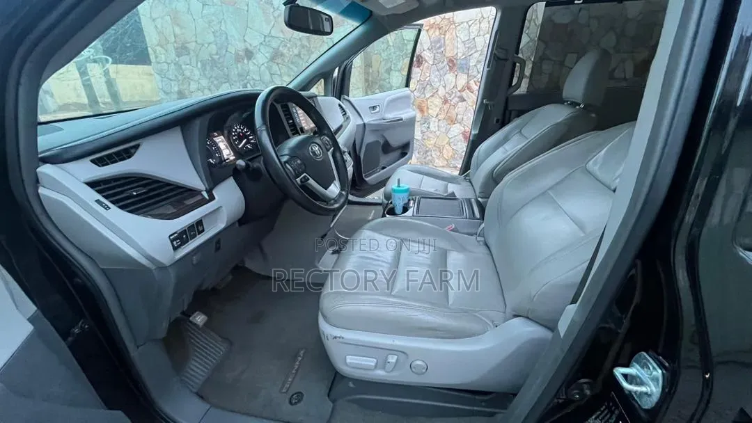 Toyota Sienna 2018 Black