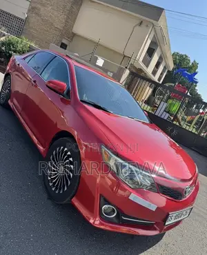 Toyota Camry SE Sport 4dr Sedan w/Prod. End 11/13 (2.5L 4cyl 6A) 2014
