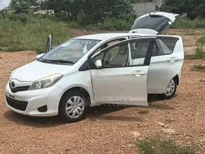 Toyota Vitz 2012 White