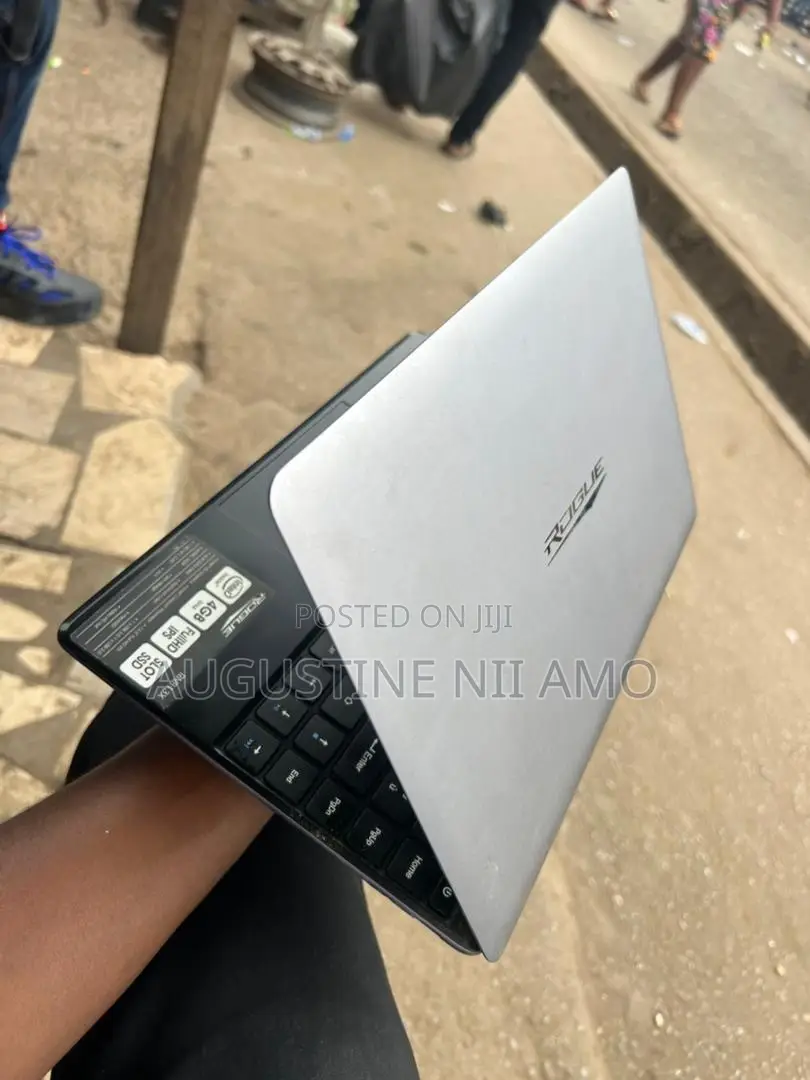 Laptop 4GB Intel SSD 140GB