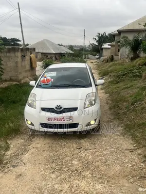 Toyota Yaris 2010 White