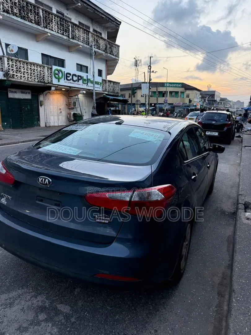 Kia Forte LX Sedan 2015 Gray