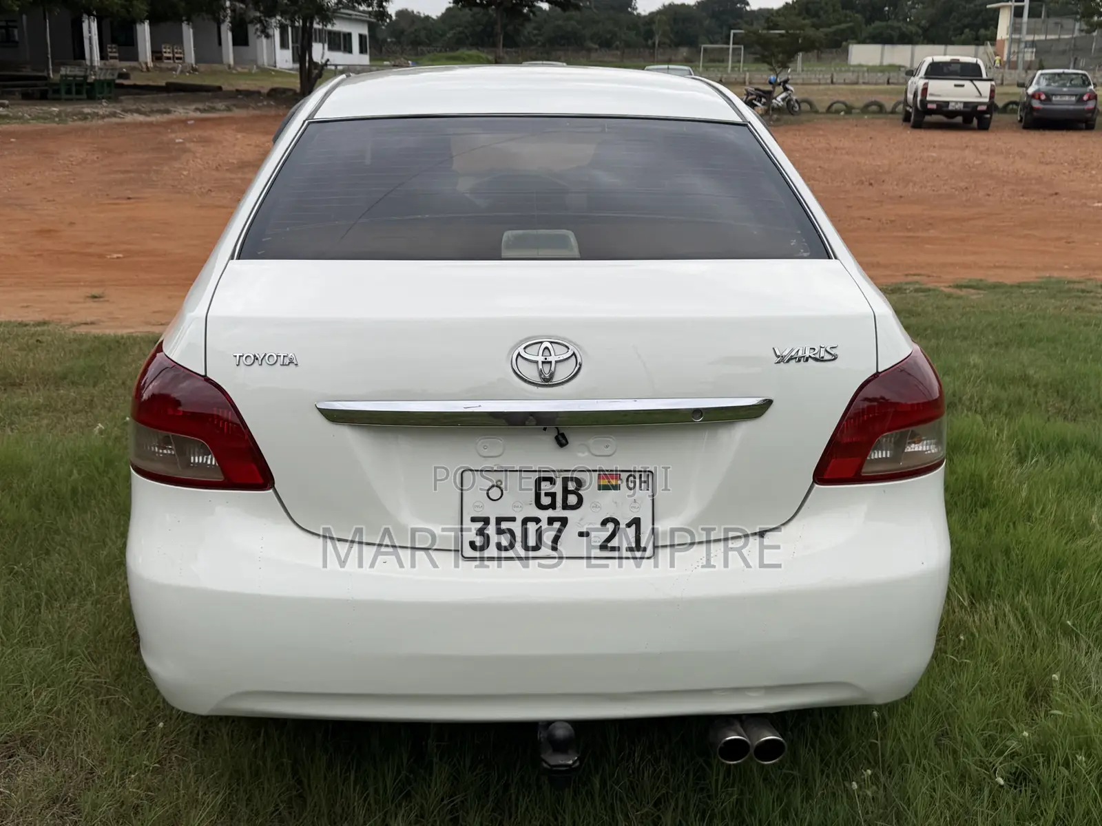 Toyota Yaris Base Sedan 4dr 2010 White