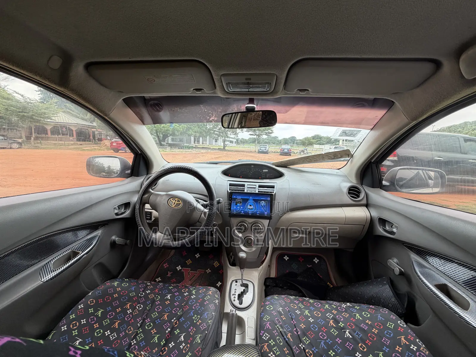 Toyota Yaris Base Sedan 4dr 2010 White