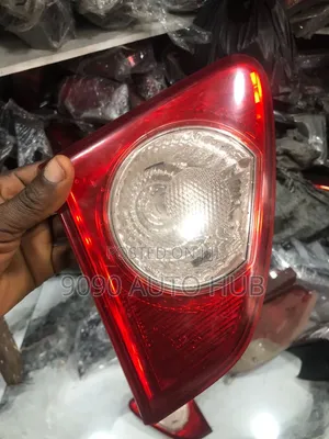 🔥 2009–2011 Toyota Corolla Boot Light (Foreign Used – Premium OEM)