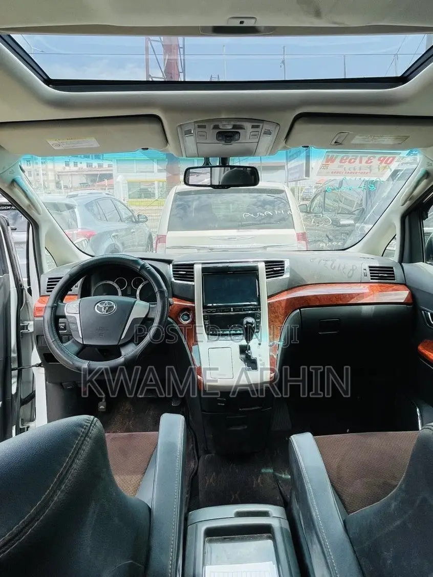 Toyota Alphard 2.4 Petrol FWD 2014 White