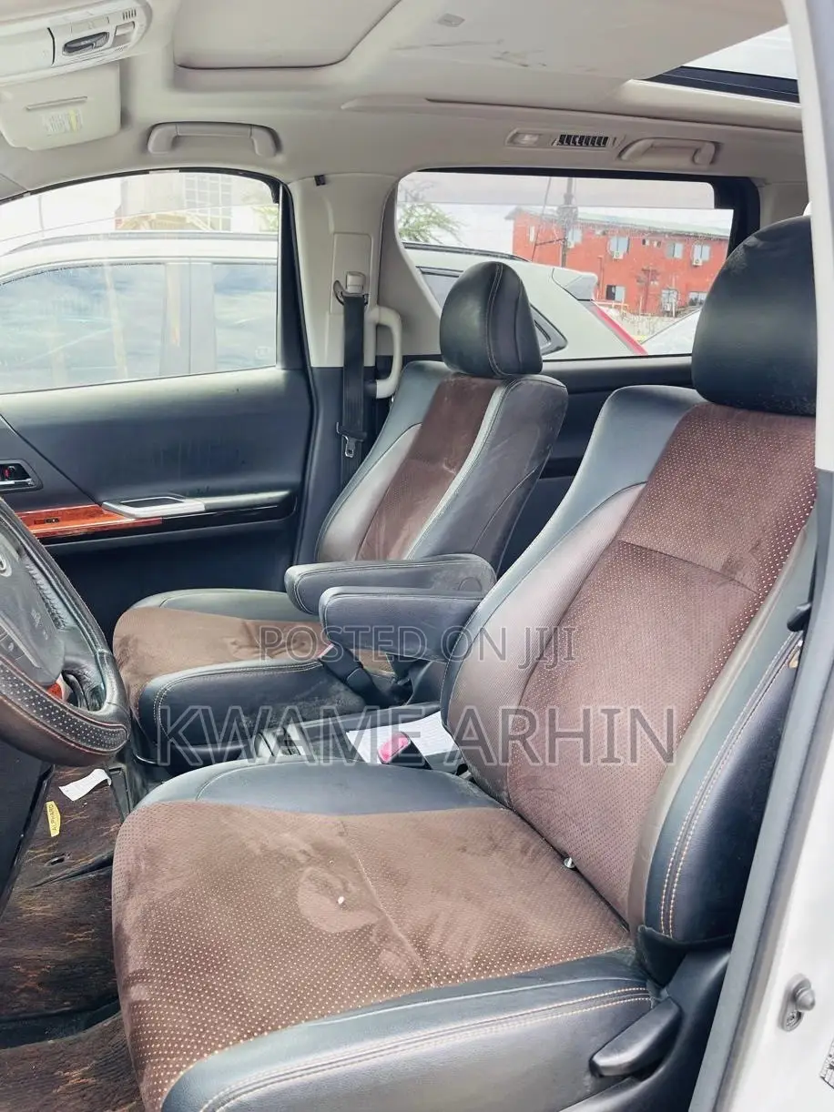 Toyota Alphard 2.4 Petrol FWD 2014 White