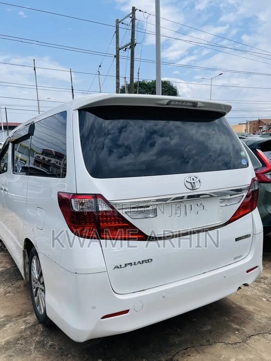 Toyota Alphard 2.4 Petrol FWD 2014 White