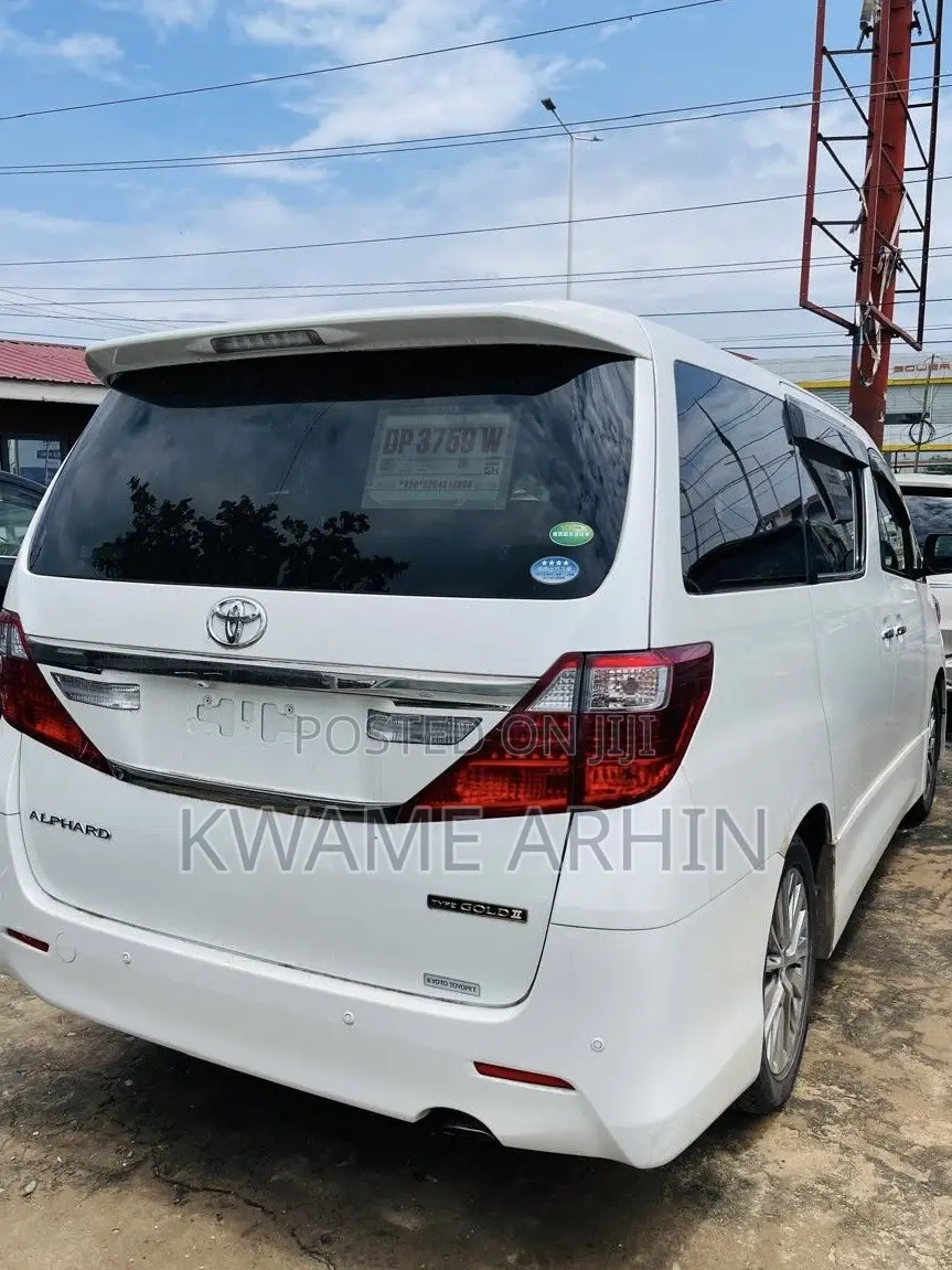 Toyota Alphard 2.4 Petrol FWD 2014 White