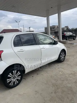 Toyota Vitz 2010 White