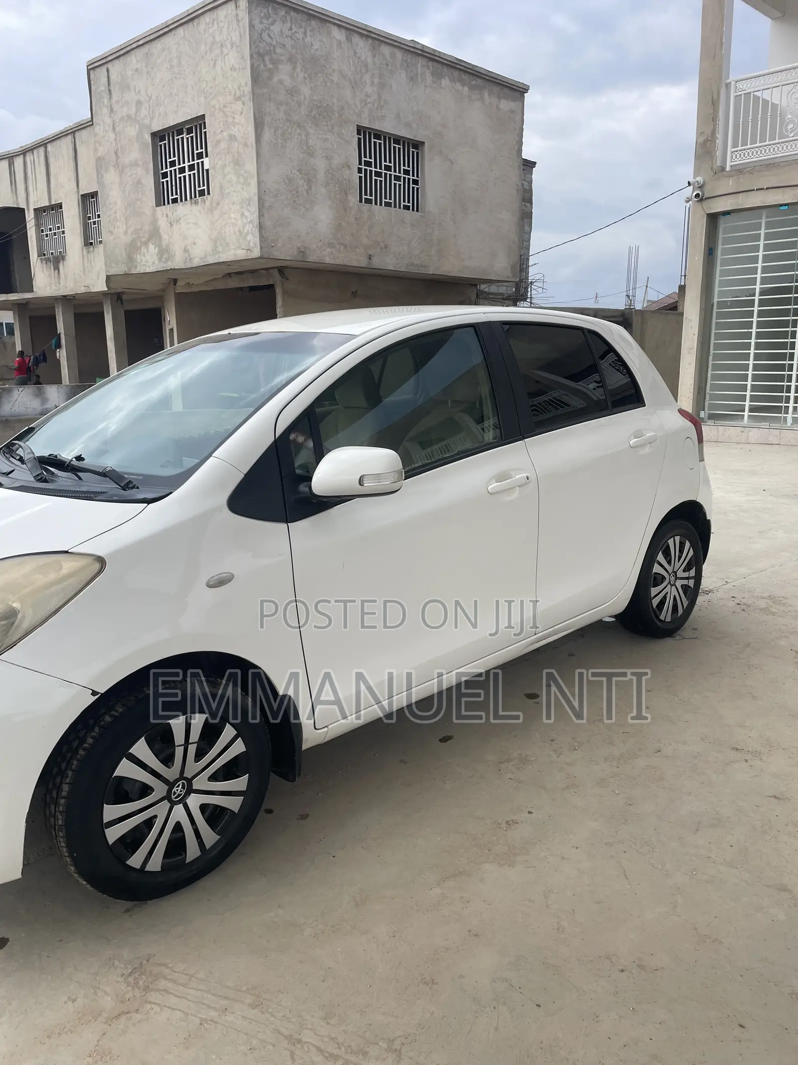 Toyota Vitz 2010 White