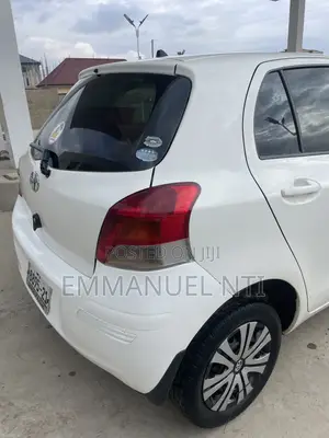 Toyota Vitz 2010 White