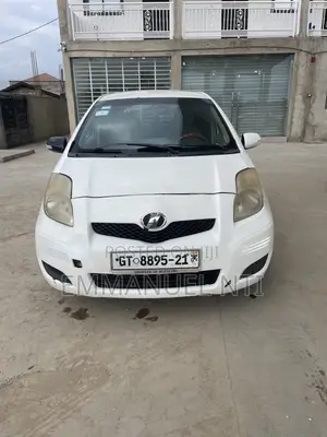 Toyota Vitz 2010 White