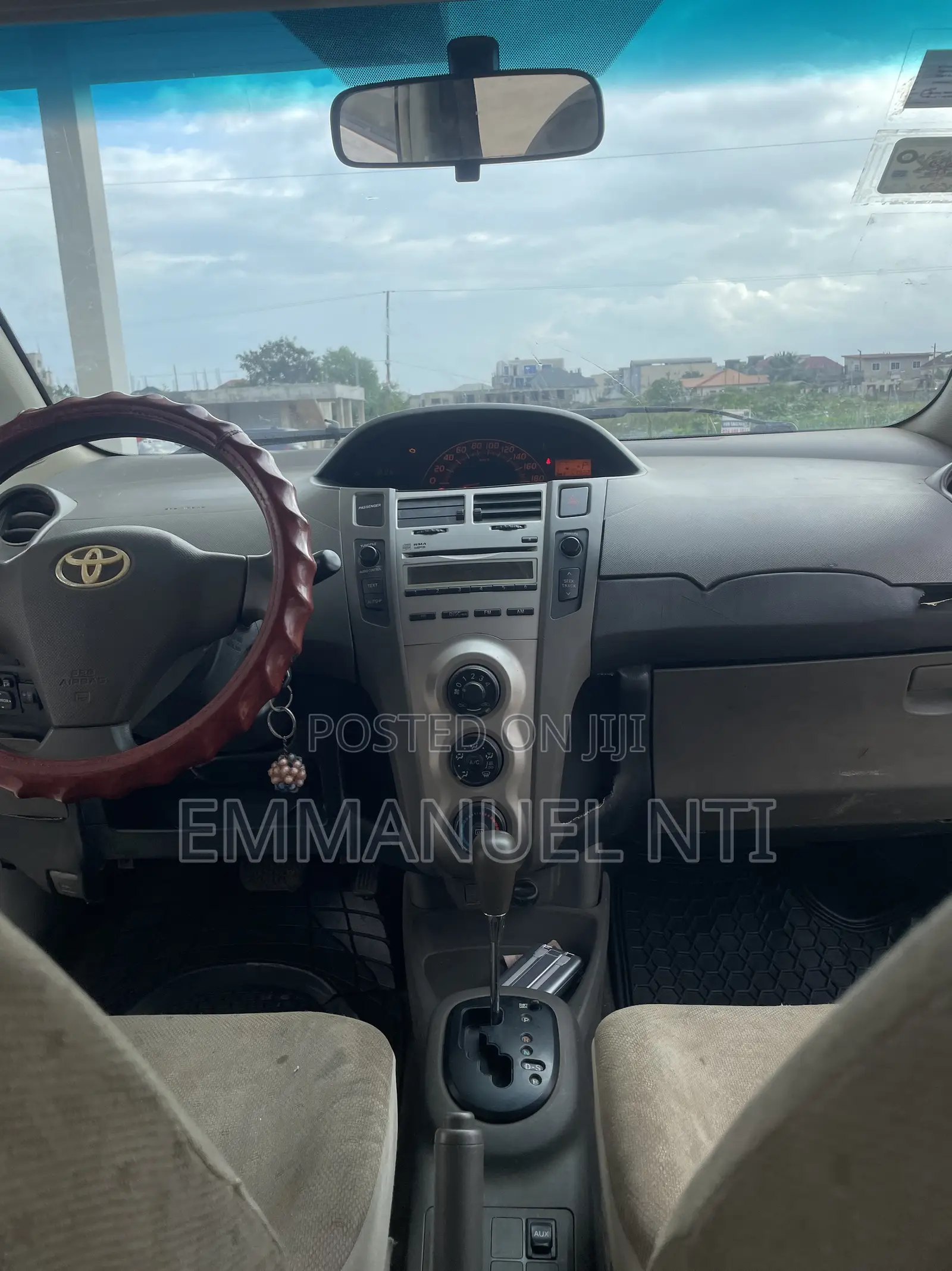 Toyota Vitz 2010 White