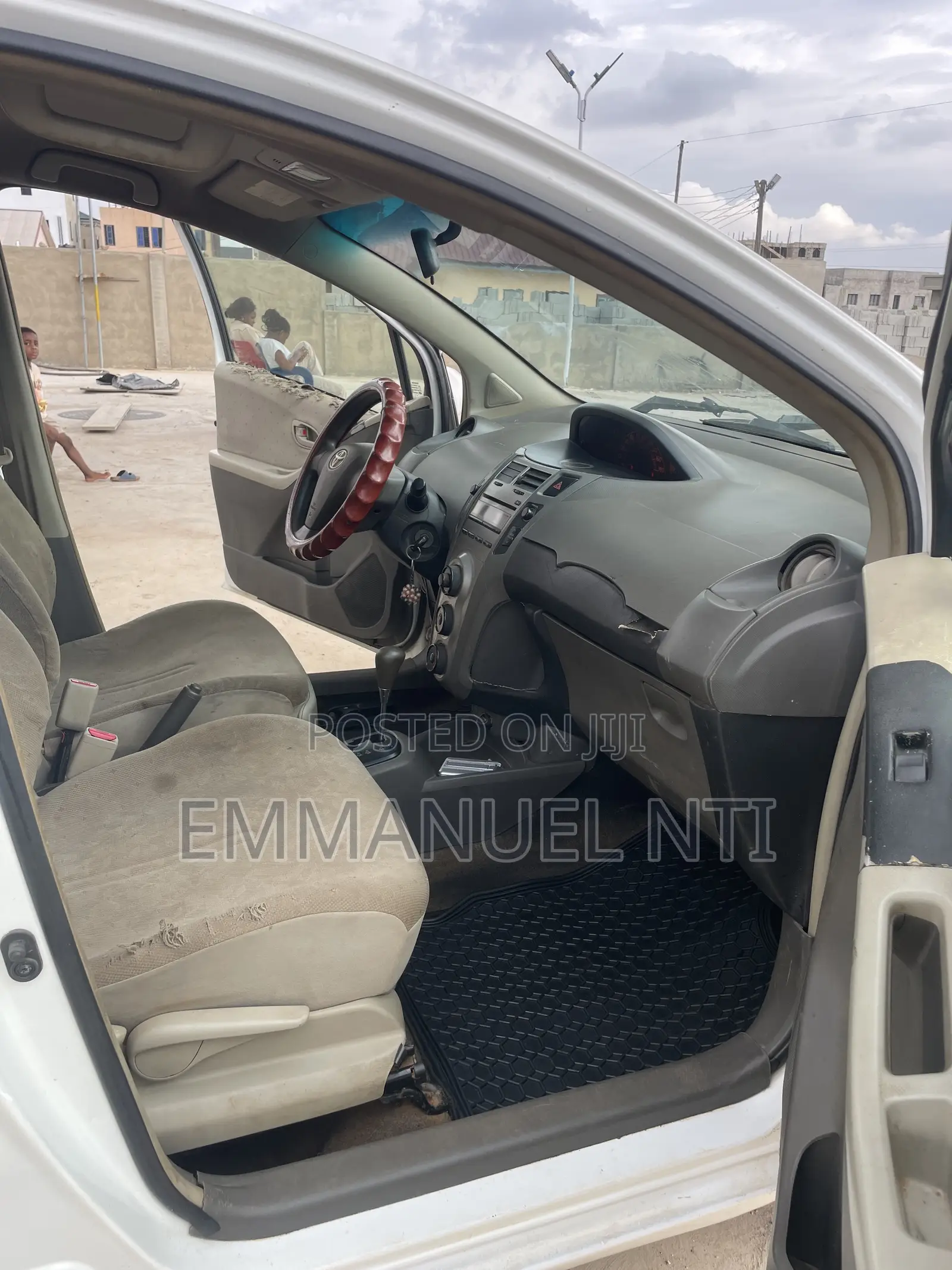 Toyota Vitz 2010 White